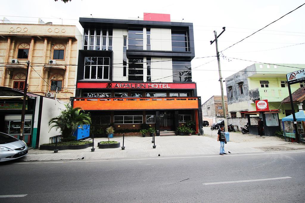 Amaliun Hotel Medan Exterior foto