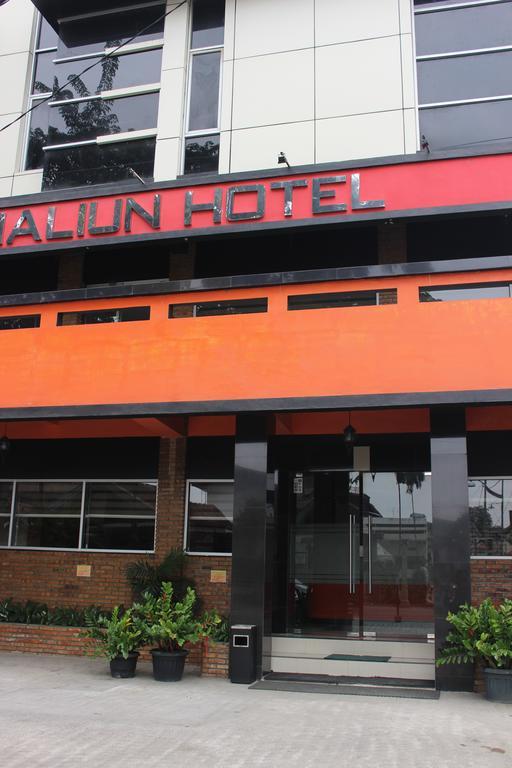 Amaliun Hotel Medan Exterior foto